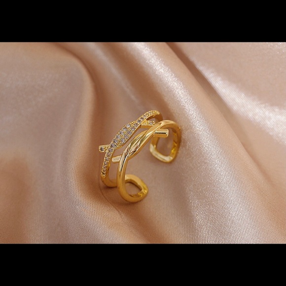 Adjustable Gold Plated Ring 💍 - Picture 1 of 3